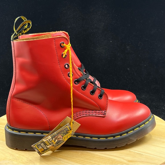 DOC DR. MARTENS RED SMOOTH LEATHER BOOTS RARE VINTAGE WOMENS SIZE 9/ MENS SIZE 8 - Picture 5 of 10